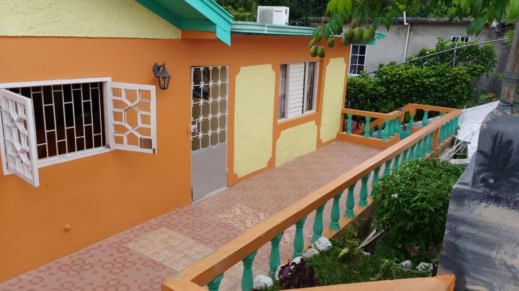 Affordable And Cozy At Content Guest House Ocho Rios Eksteriør bilde