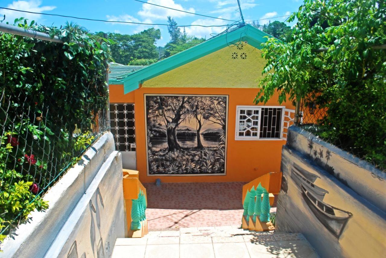 Affordable And Cozy At Content Guest House Ocho Rios Eksteriør bilde