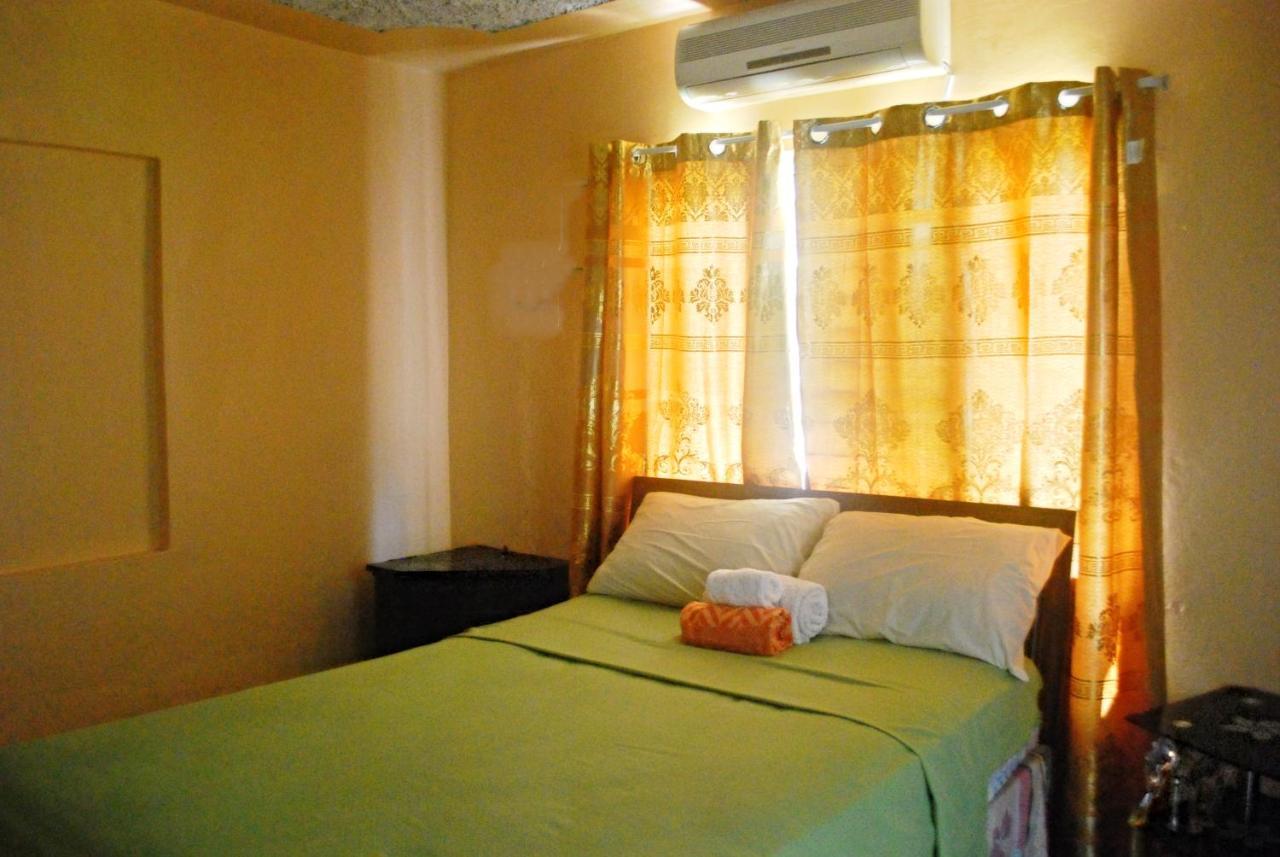 Affordable And Cozy At Content Guest House Ocho Rios Eksteriør bilde