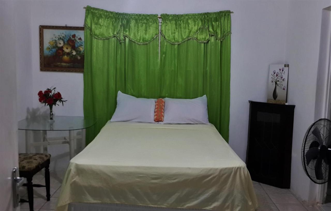 Affordable And Cozy At Content Guest House Ocho Rios Eksteriør bilde