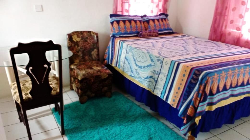 Affordable And Cozy At Content Guest House Ocho Rios Eksteriør bilde