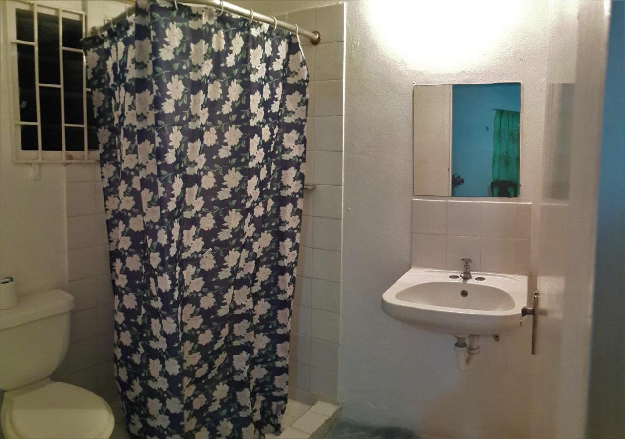 Affordable And Cozy At Content Guest House Ocho Rios Rom bilde