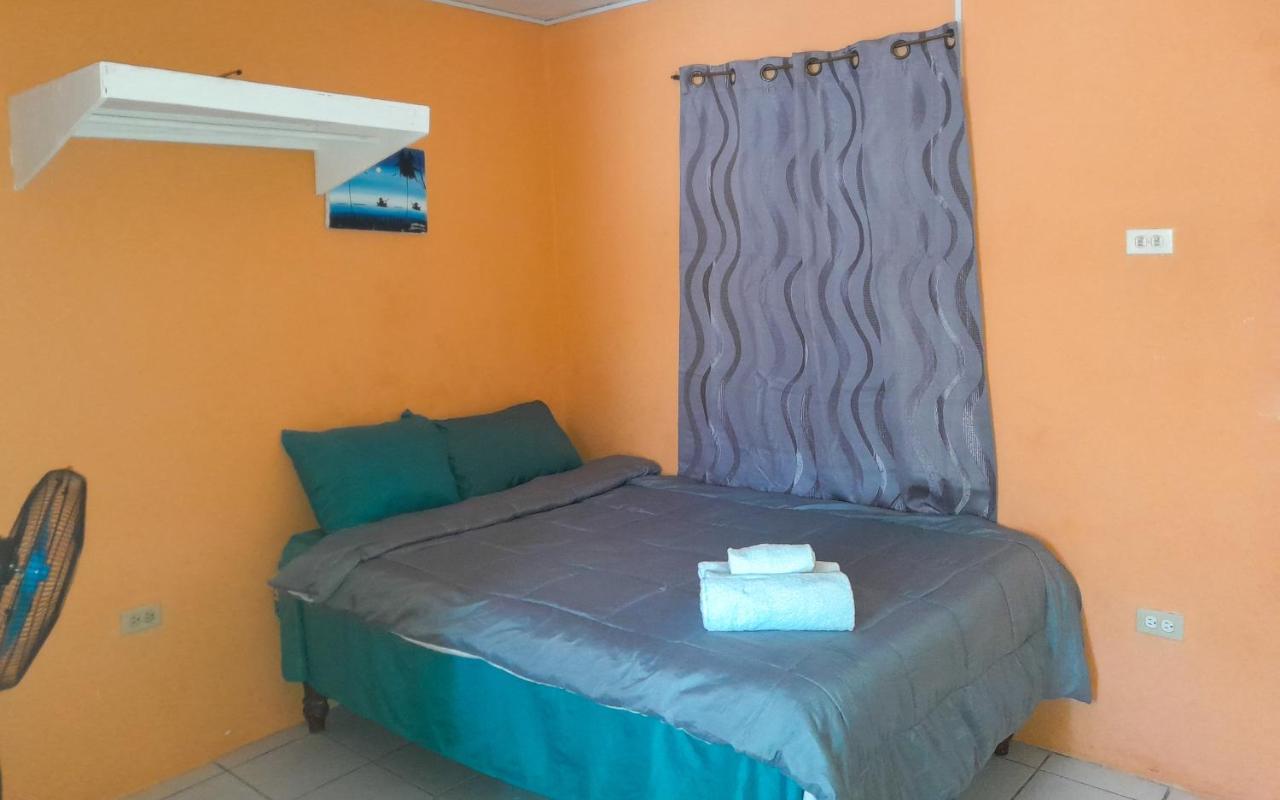 Affordable And Cozy At Content Guest House Ocho Rios Eksteriør bilde