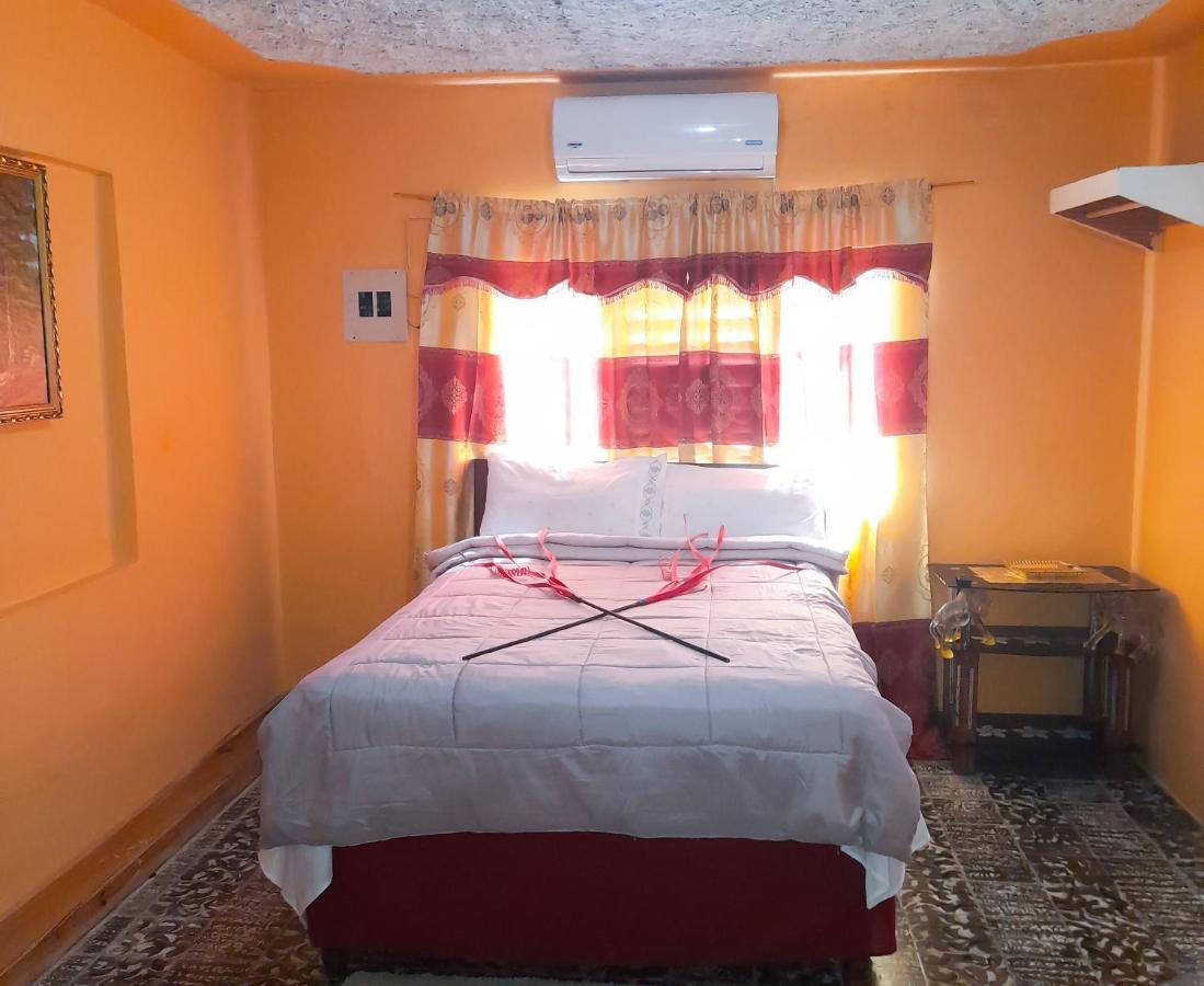 Affordable And Cozy At Content Guest House Ocho Rios Eksteriør bilde