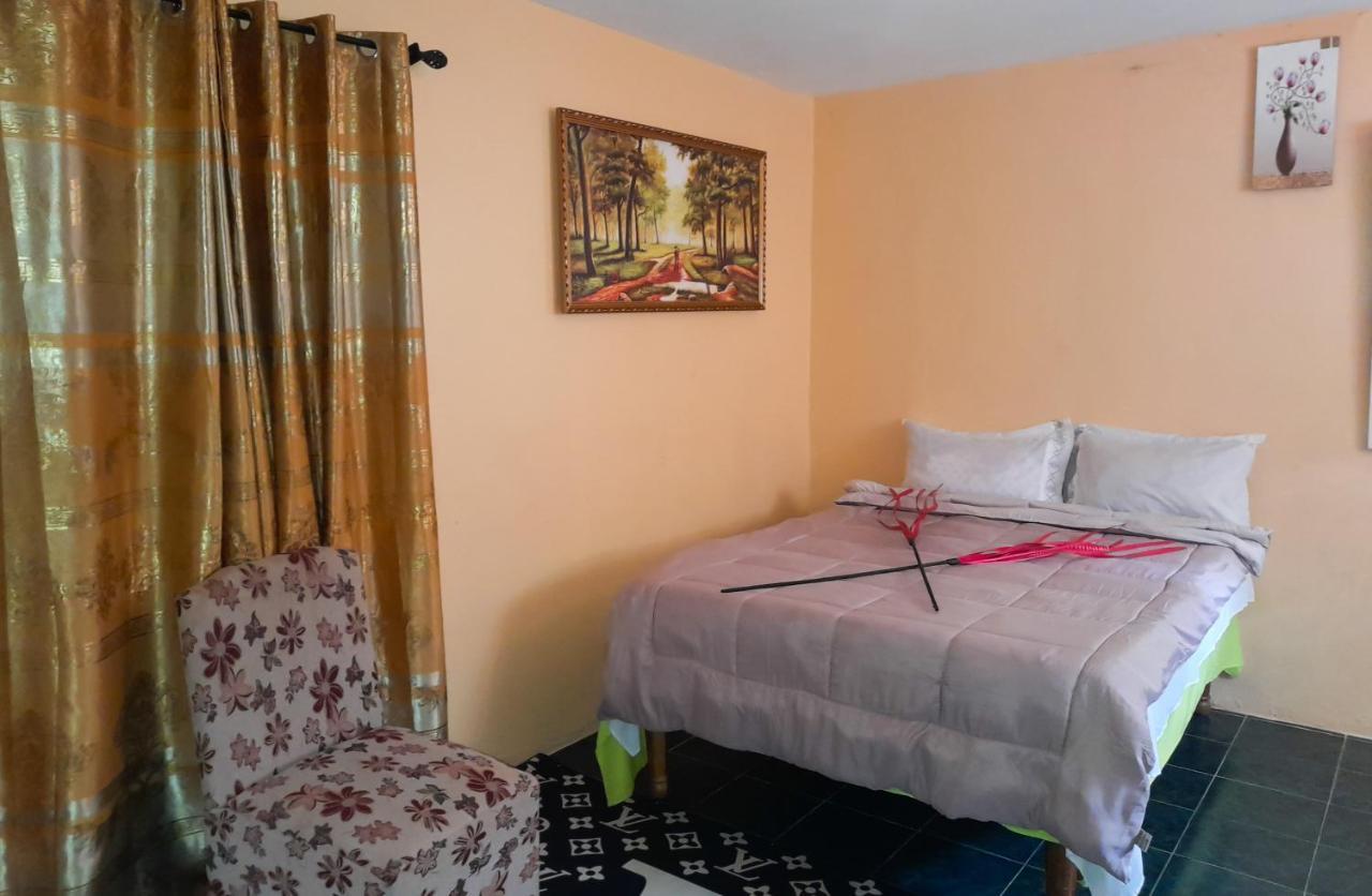 Affordable And Cozy At Content Guest House Ocho Rios Eksteriør bilde