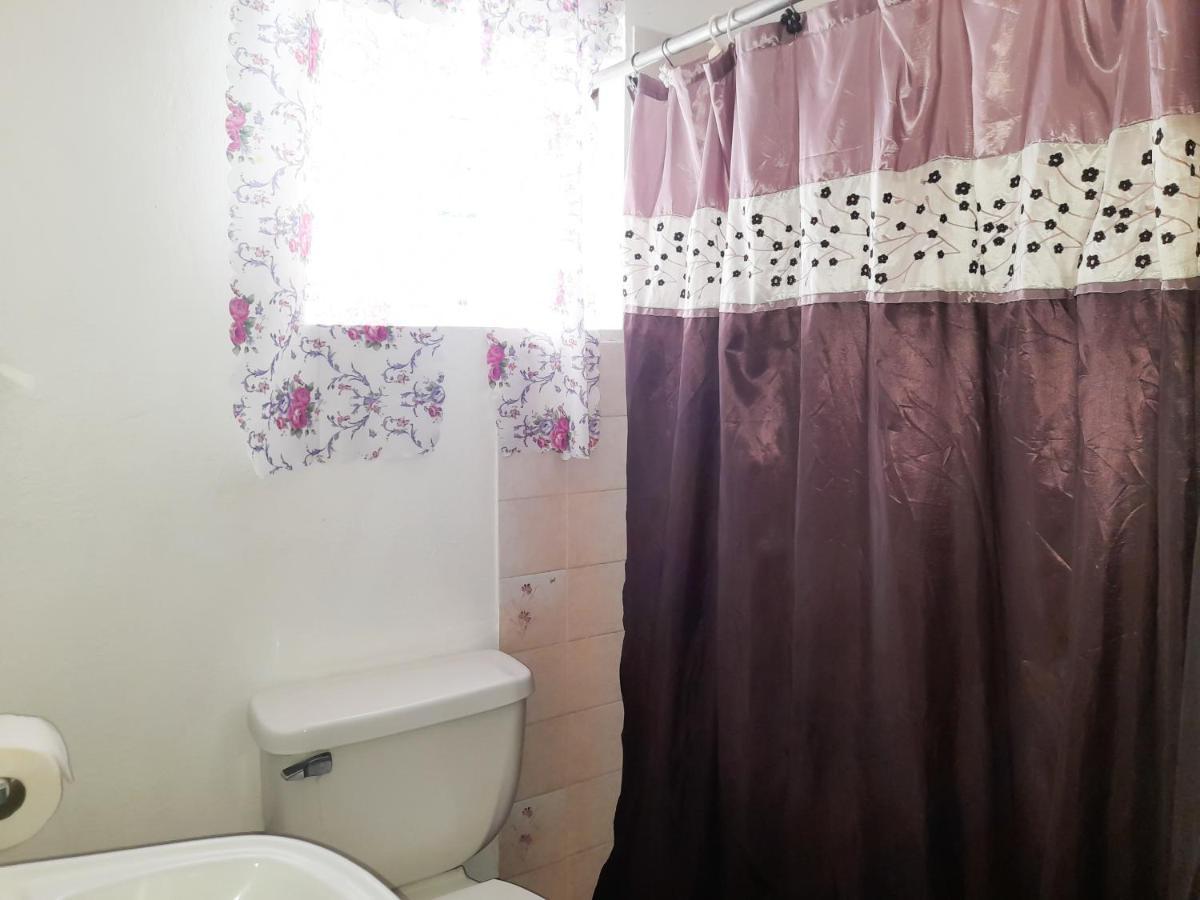 Affordable And Cozy At Content Guest House Ocho Rios Eksteriør bilde