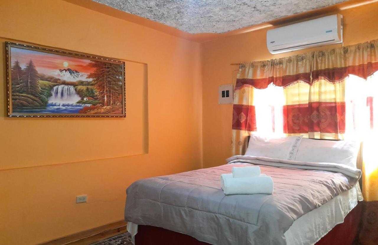 Affordable And Cozy At Content Guest House Ocho Rios Eksteriør bilde