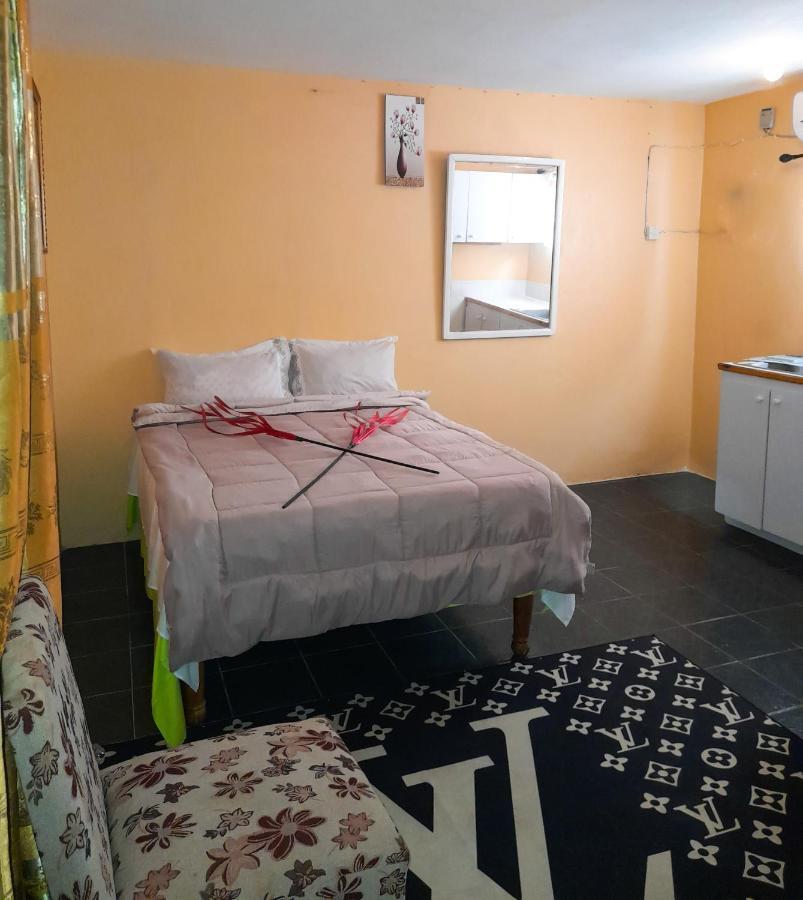 Affordable And Cozy At Content Guest House Ocho Rios Eksteriør bilde